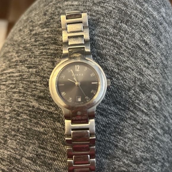 Magnificent Gucci 8900L - Picture 8 of 10